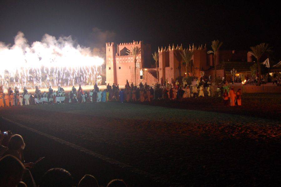 Deliciosa cena con el espectáculo histórico de fantasía y danza.