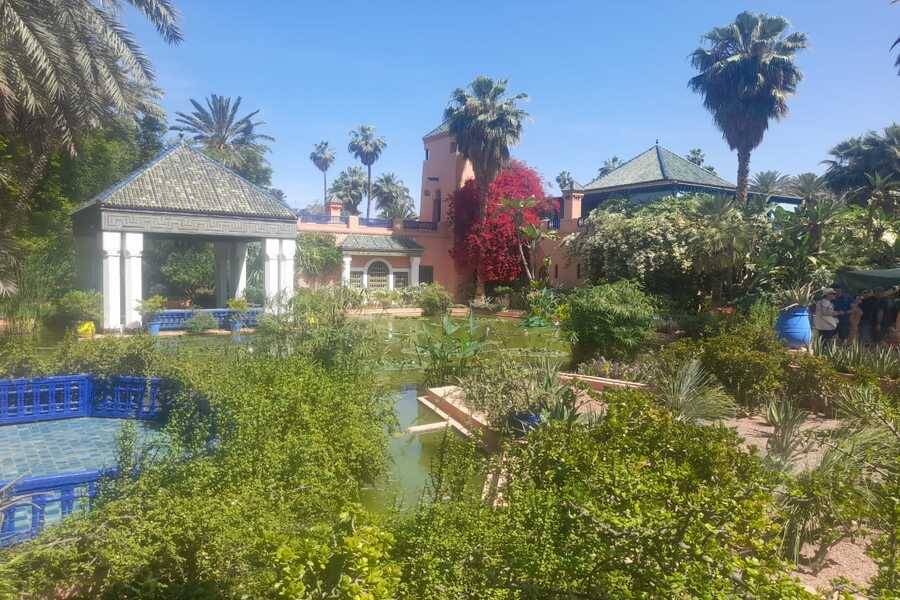 Un hermoso recorrido con carruaje de caballos y visita del jardín Majorelle