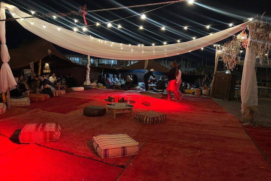 Excursiones en quad y show en vivo y cena en el desierto de Agafay