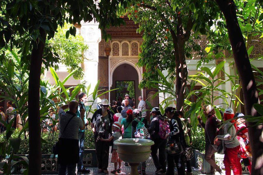 Recorrido por los jardines históricos y las murallas de Marrakech