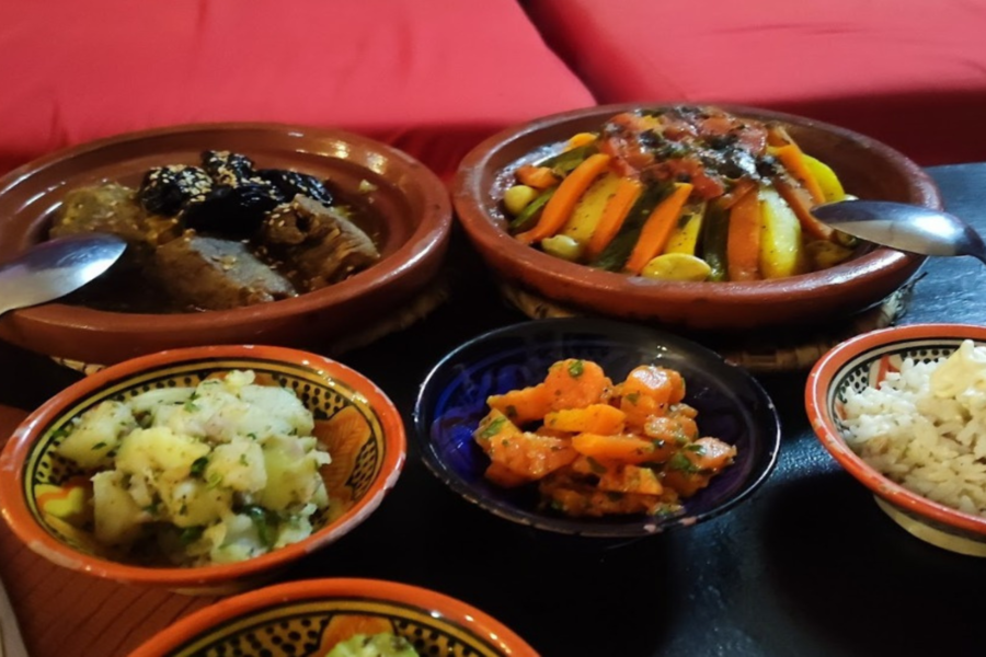 Cena al atardecer en el desierto de Agafay