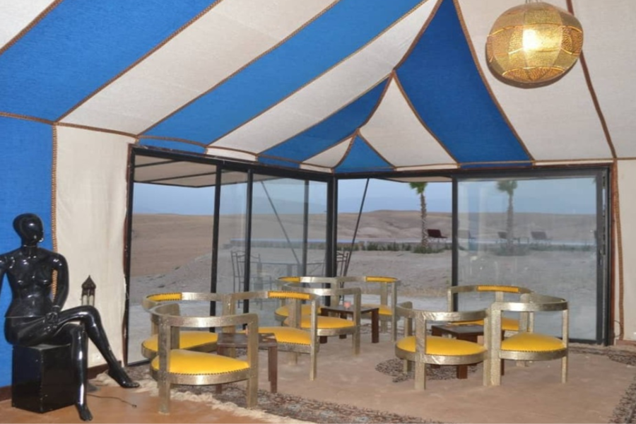 Cena al atardecer en el desierto de Agafay
