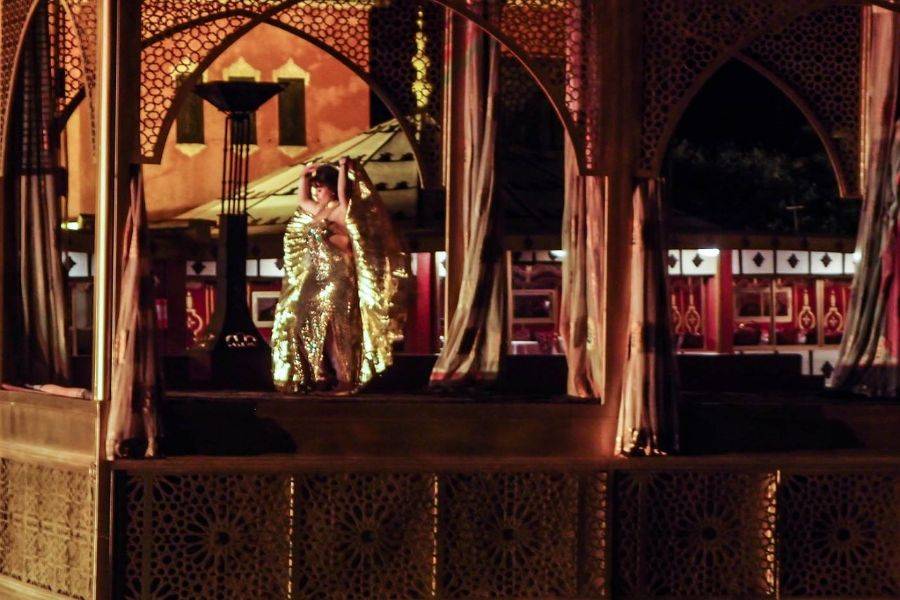 Deliciosa cena con el espectáculo histórico de fantasía y danza.