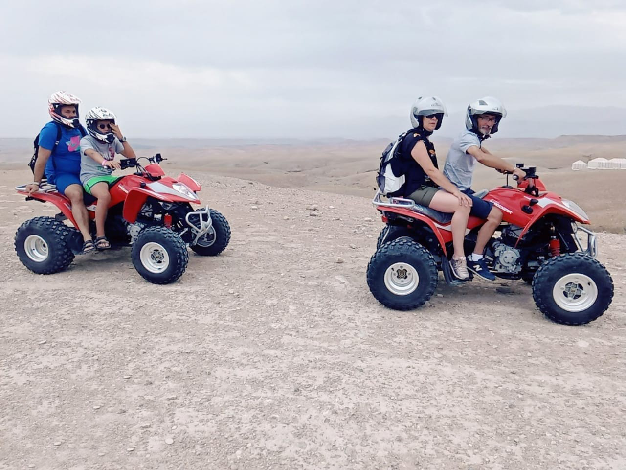 Paseo en camello y experiencia en quad en el desierto rocoso de Agafay