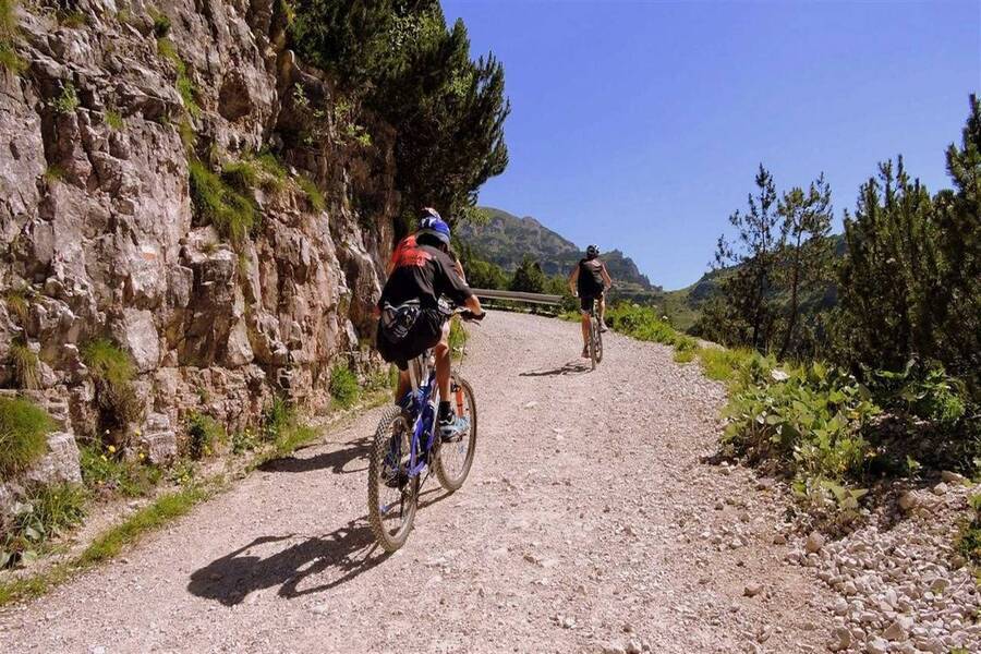 Tour en bicicleta a la montaña Atlas y al pueblo bereber desde Marrakech