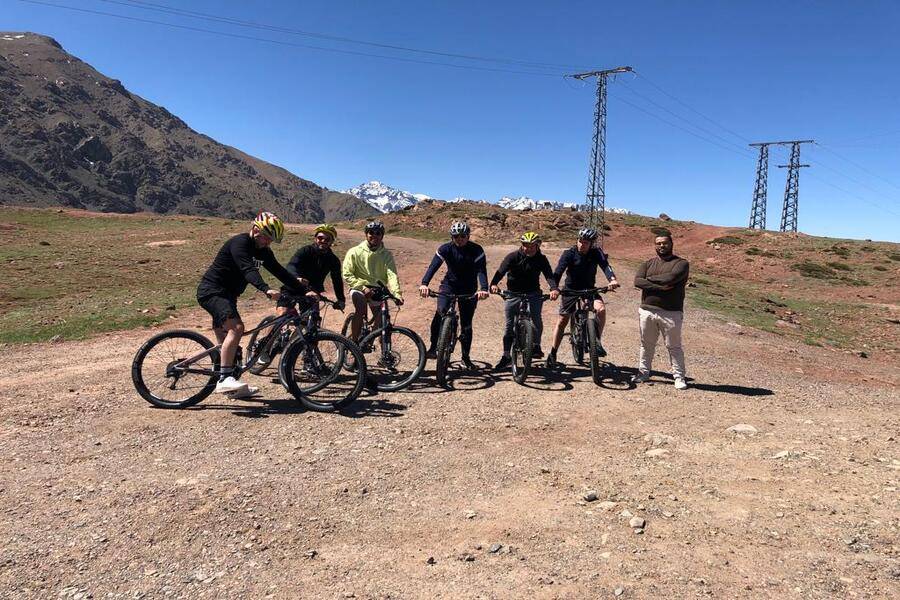 Tour en bicicleta a la montaña Atlas y al pueblo bereber desde Marrakech