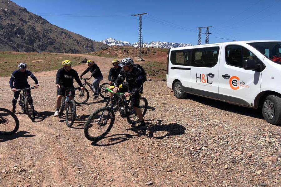 Tour en bicicleta a la montaña Atlas y al pueblo bereber desde Marrakech
