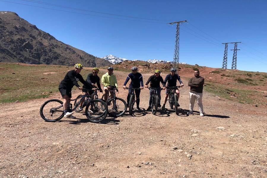 Tour en bicicleta a la montaña Atlas y al pueblo bereber desde Marrakech