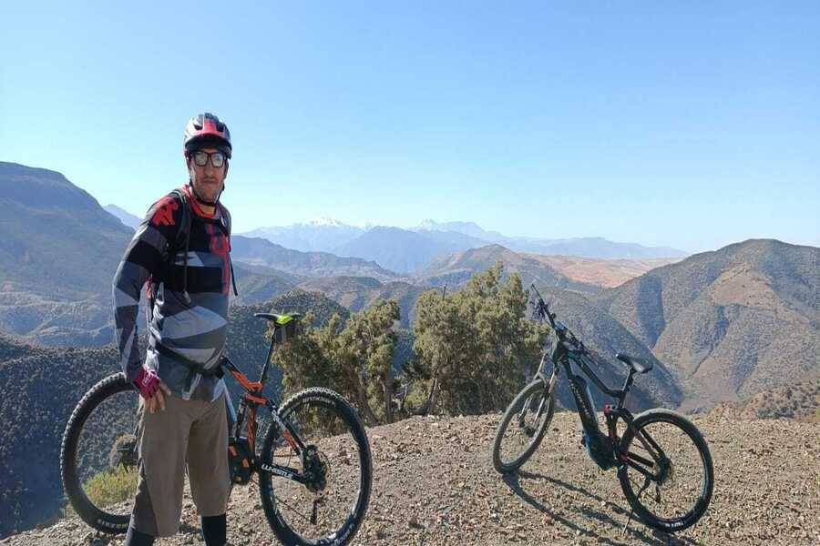 Tour en bicicleta a la montaña Atlas y al pueblo bereber desde Marrakech