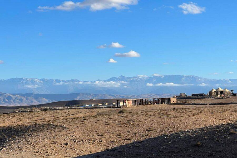 Cena al atardecer en el desierto de Agafay