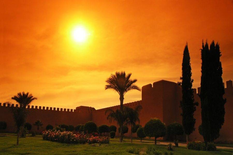 Tour de 2 días en Marrakech con media pensión y Spa desde Casablanca  