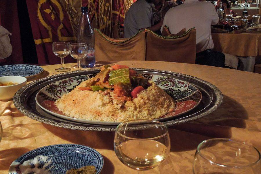 Deliciosa cena con el espectáculo histórico de fantasía y danza.