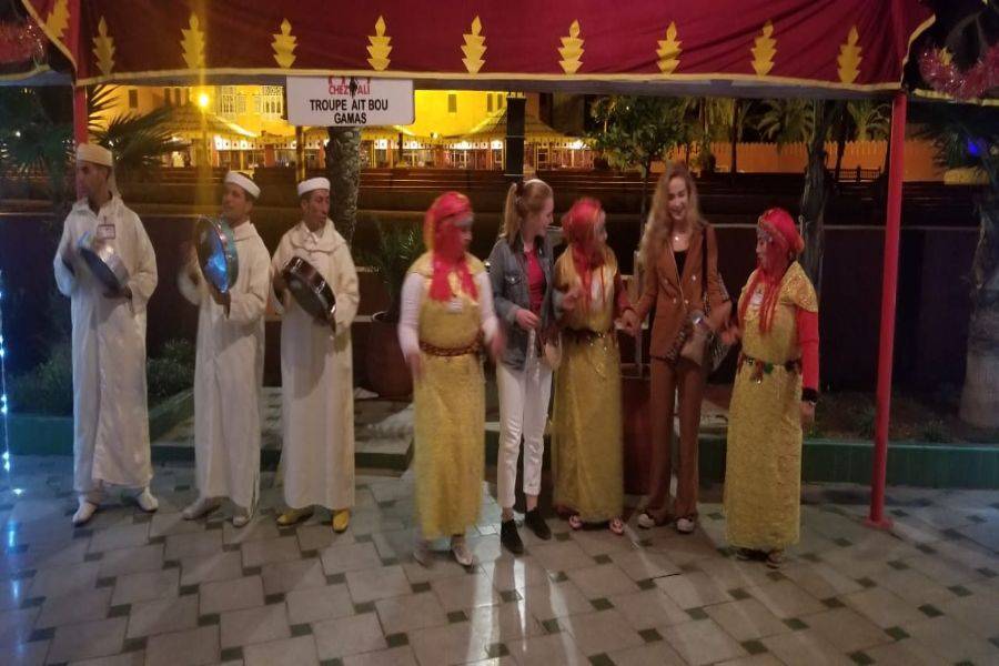 Deliciosa cena con el espectáculo histórico de fantasía y danza.