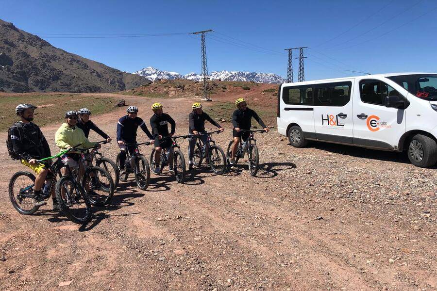 Tour en bicicleta a la montaña Atlas y al pueblo bereber desde Marrakech
