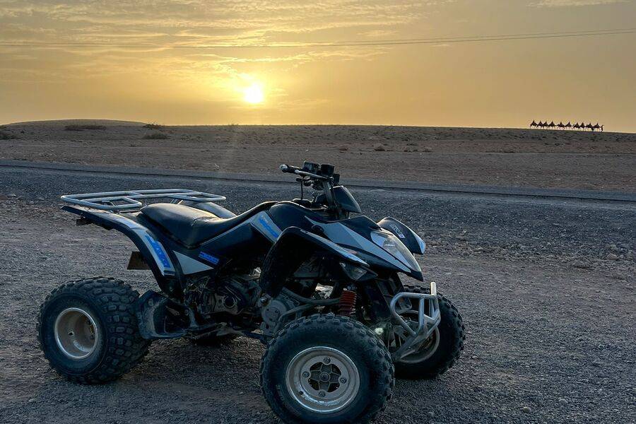 Excursiones en quad y show en vivo y cena en el desierto de Agafay
