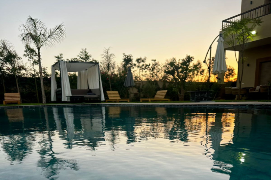 Pase de un día a Marrakech con piscina, almuerzo y transporte incluidos - Relájese