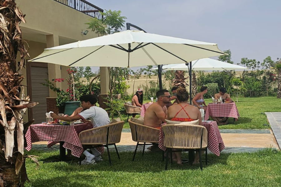 Pase de un día a Marrakech con piscina, almuerzo y transporte incluidos - Relájese