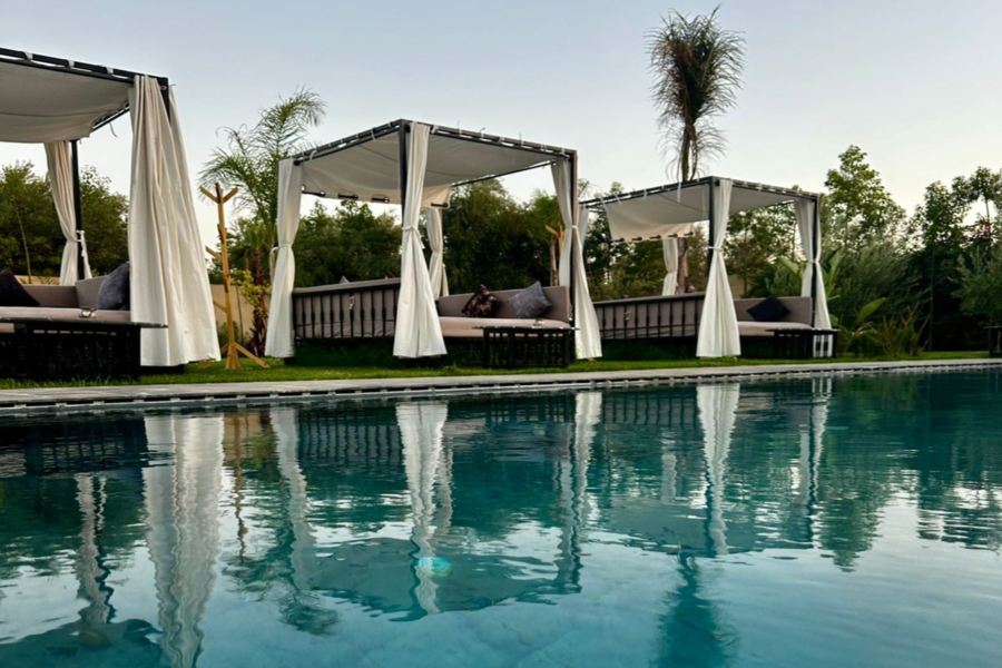 Pase de un día a Marrakech con piscina, almuerzo y transporte incluidos - Relájese