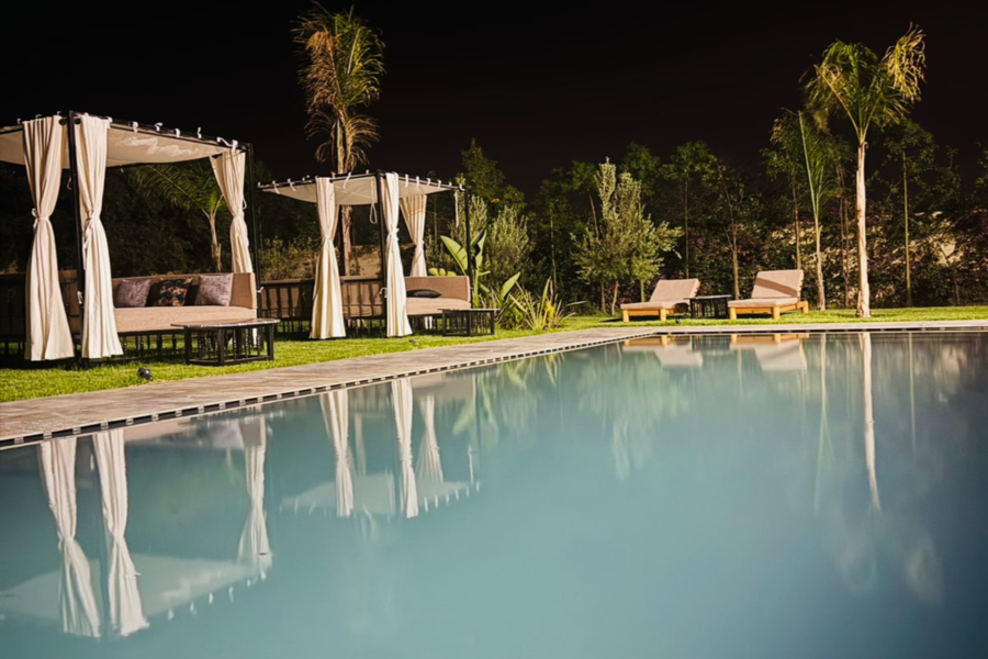 Pase de un día a Marrakech con piscina, almuerzo y transporte incluidos - Relájese