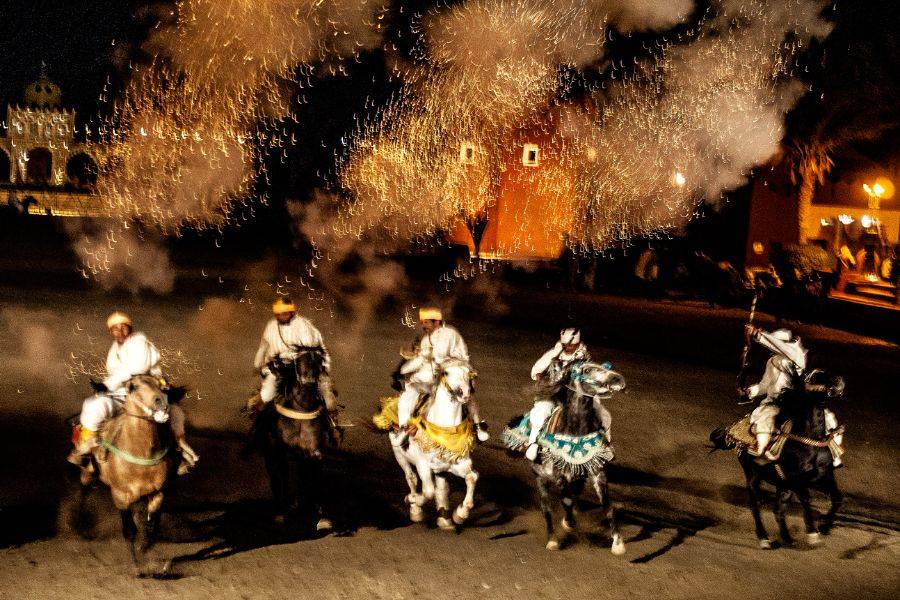 Deliciosa cena con el espectáculo histórico de fantasía y danza.