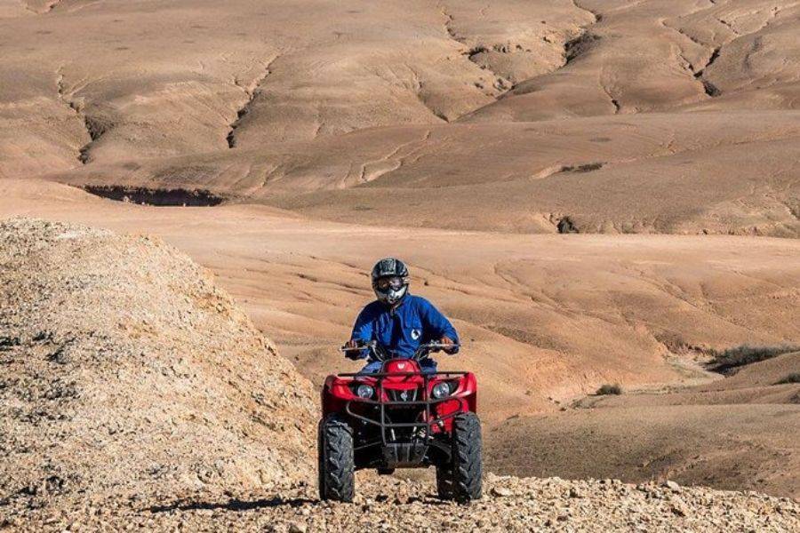 Quad en el desierto rocoso de Agafay desde Marrakech 