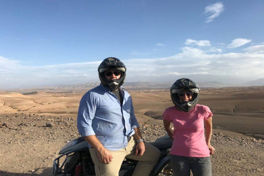 Quad en el desierto rocoso de Agafay desde Marrakech 